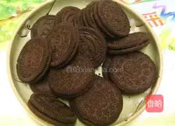 Illustration of how to make two-color flower rolls (Oreo flavor) 7