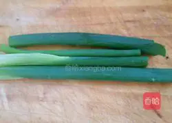 onion Illustration of how to make fragrant flower rolls 1