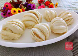 Illustration of how to make salt and pepper rolls 14