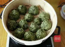 Illustration of how to make steamed buns with sweet potato leaves 9