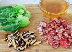 Illustration of how to make sausage clay pot rice 3