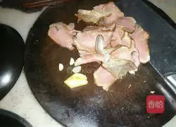 Illustration of how to make bacon clay pot rice 2