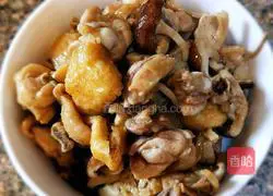 Illustration of making mushroom and chicken claypot rice 7