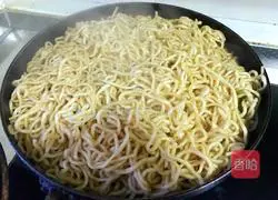 Illustration of braised noodles 6