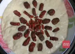 Illustration of how to make milky red date hair cake 1
