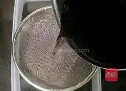 Illustration of how to make yogurt grass jelly 8