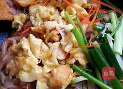 Illustration of how to make fried rice noodles with eggs 8