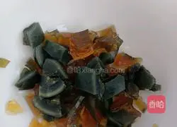 Illustration of how to make preserved egg and lean meat porridge 8