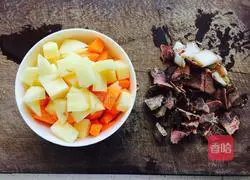 Illustration of how to make bacon braised rice 2