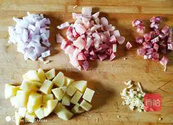 Illustration of how to make diced pork with rice 1