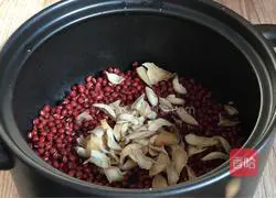 Illustration of how to make pumpkin, red bean and millet porridge 3