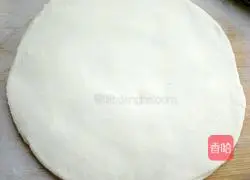 Illustration of how to make spring roll skins 9