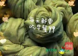 Illustration of how to make vegetable and milk-flavored flower rolls 5