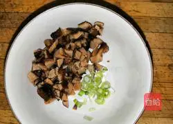 Illustration of how to make mushroom and chicken porridge 2