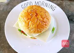 Illustration of how to make bacon burger 10