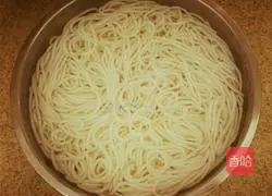 Illustration of how to make cuttlefish lean rice noodles 3