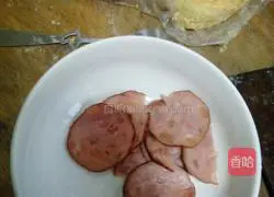 Illustration of how to make small burgers 6