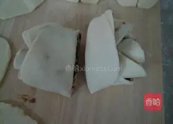 Illustration of how to make rose rolls 4