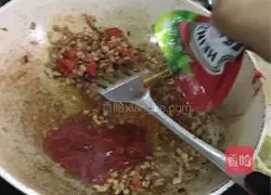 Illustration of how to make pasta sauce 8