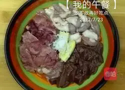 Illustration of how to make pork offal soup and rice noodles 3