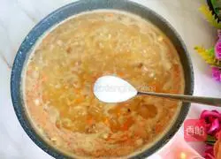 Illustration of how to make mushroom, carrot and chicken porridge 16