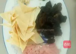 Illustration of how to make three fresh rice noodles 1