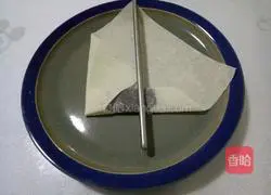 Illustration of how to wrap spring rolls 8