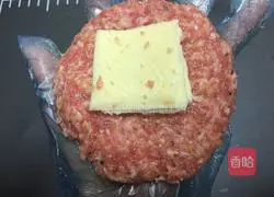 Illustration of how to make private sandwich cheeseburger meat 6