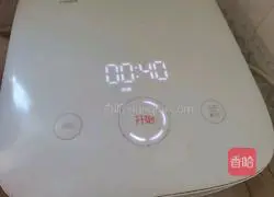 Illustration of how to make red dates, white fungus and millet porridge 5