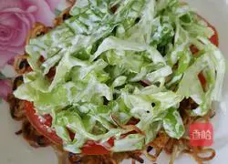 Illustration of how to make instant noodle burger 14