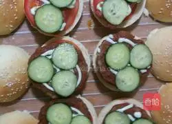 Illustration of how to make hamburgers 4