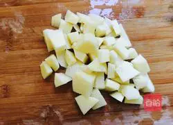 Illustration of how to make braised rice with potatoes, carrots and bacon 4