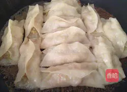 Illustration of how to make pot stickers 13