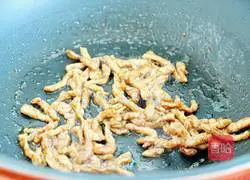 Illustration of how to make fried rice noodles with black pepper and shredded pork 10