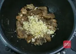 Illustration of how to cook pork ribs in rice cooker 6