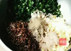 Illustration of how to make the Little Bear Frying Pan Version of Chive Box 7