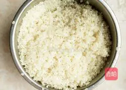 Illustration of how to make braised rice with ham and mixed vegetables 2