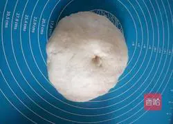 Illustration of how to make rose rolls 6