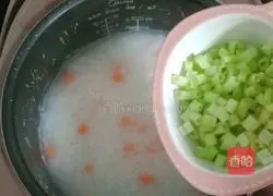 Illustration of how to make yam and chicken porridge 11