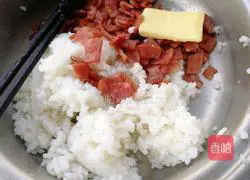 Illustration of how to make bacon cheese rice balls 1