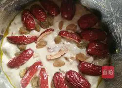 Illustration of how to make brown sugar and jujube hair cake 6