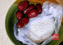 Papaya Illustration of how to make red date beauty porridge (menstrual conditioning) 1