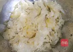 Illustration of how to make red date oatmeal and white fungus porridge 2