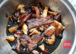 Stewed beans, potatoes and pork belly Illustration of making noodles 2