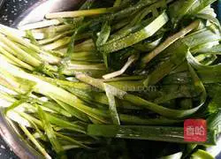 Illustration of how to make egg and leek box 1