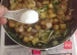 Illustration of how to make braised buckwheat potato rice 13