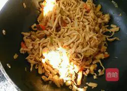 Illustration of braised noodles 8