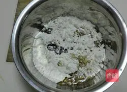 Illustration of how to make red date and brown sugar hair cake 2