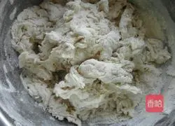 Illustration of how to make scallion rolls 3