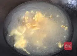 Illustration of how to make egg rice noodles 4